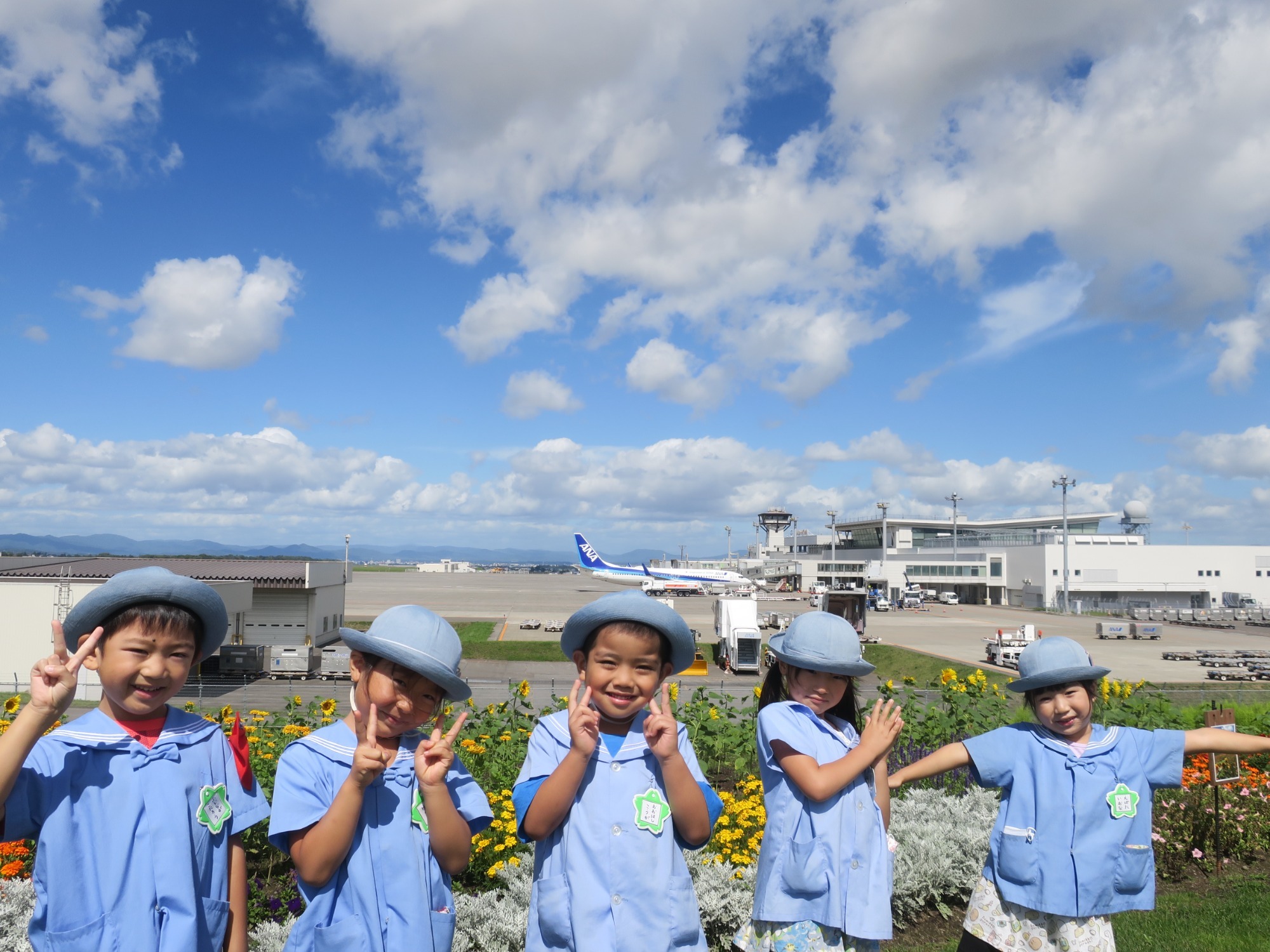 写真：お花と子供