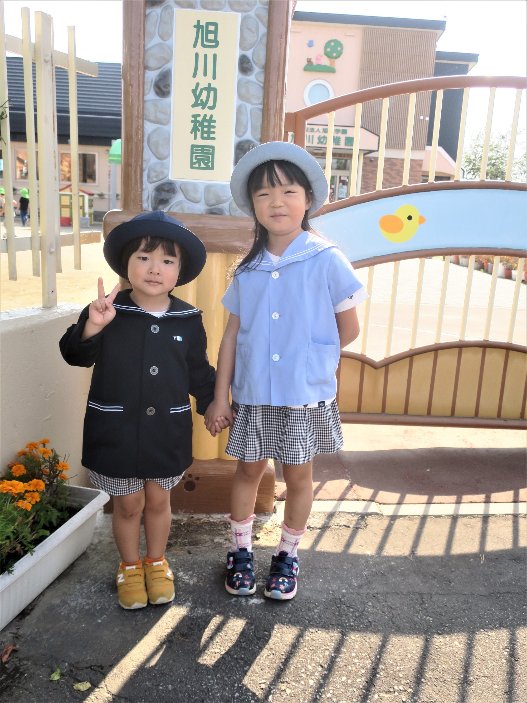 写真：制服と子供